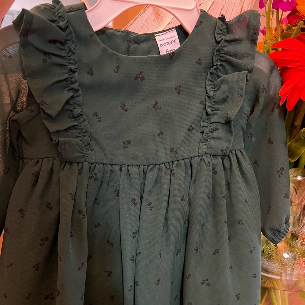Carter’s little girls dress size 6 mos